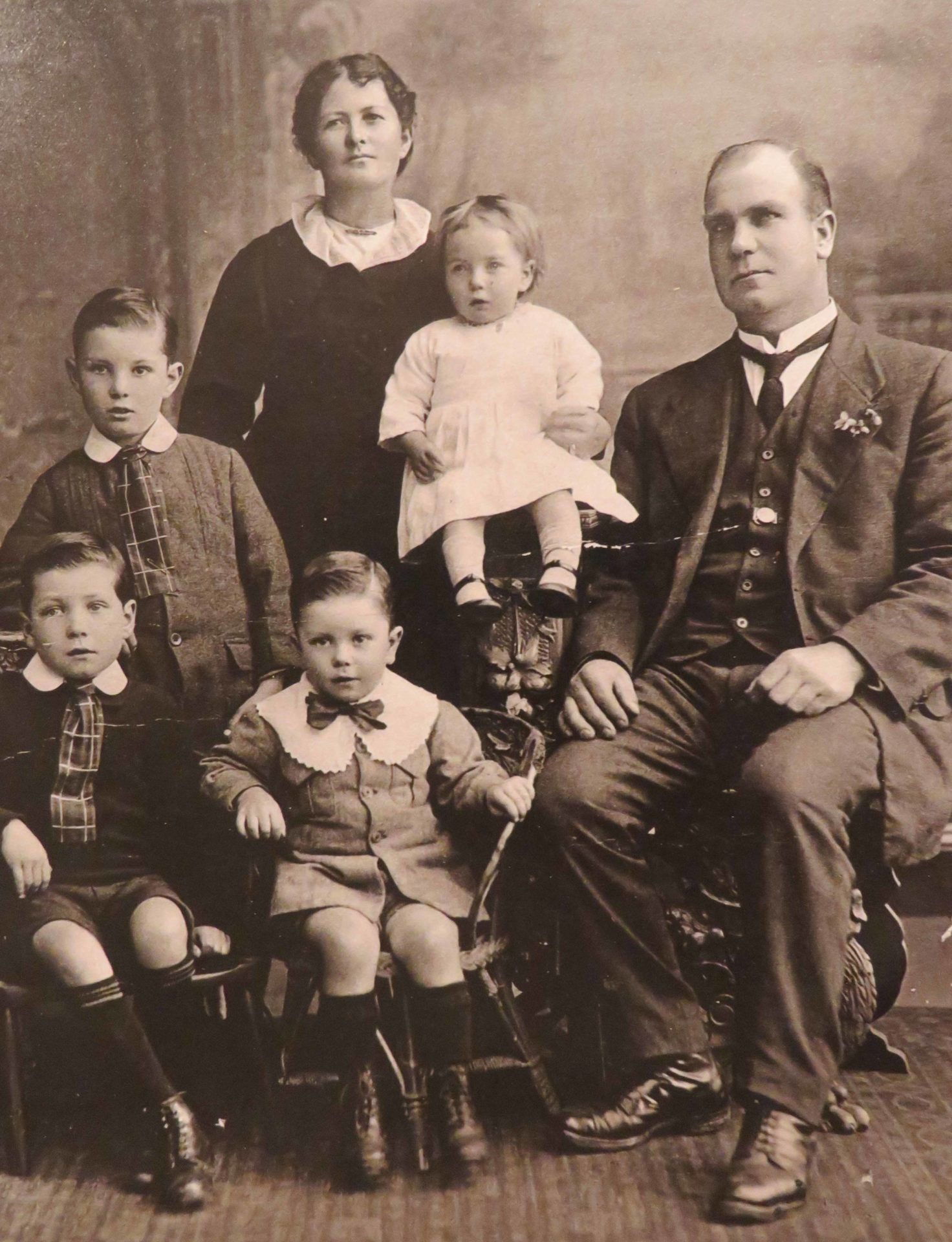 James and Emilie Kinnane and family: Frederick, David, Russell and Jean. James was not yet born.