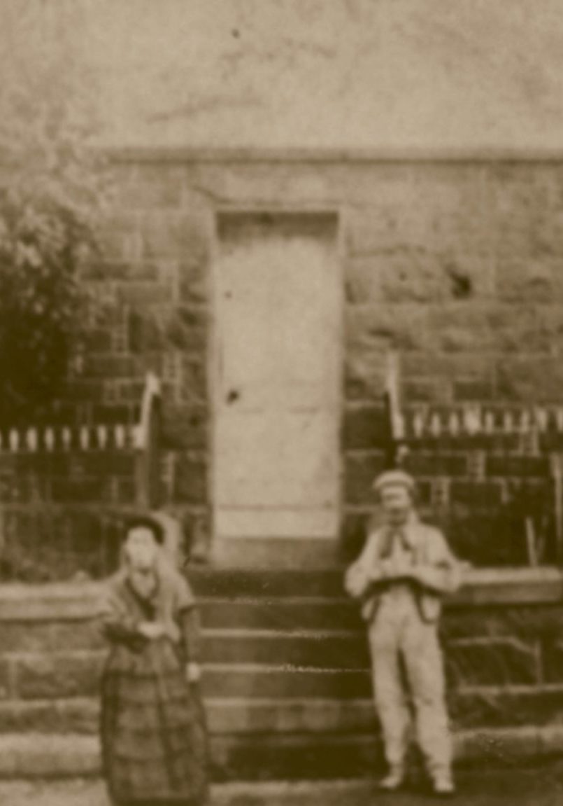 Alexander family in front of Montrose Cottage, Eureka Street, Ballarat
